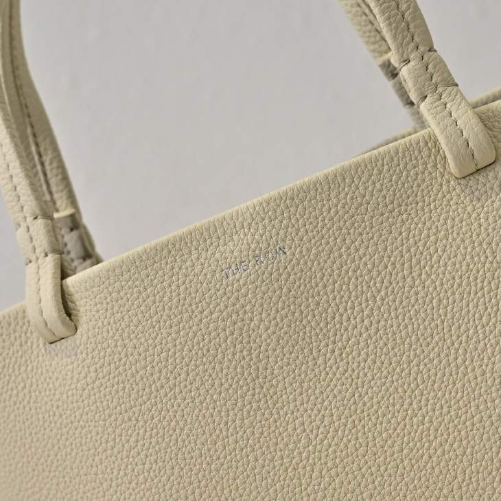 Picture of Loro Piana Handbags _SKUfw185889822fw